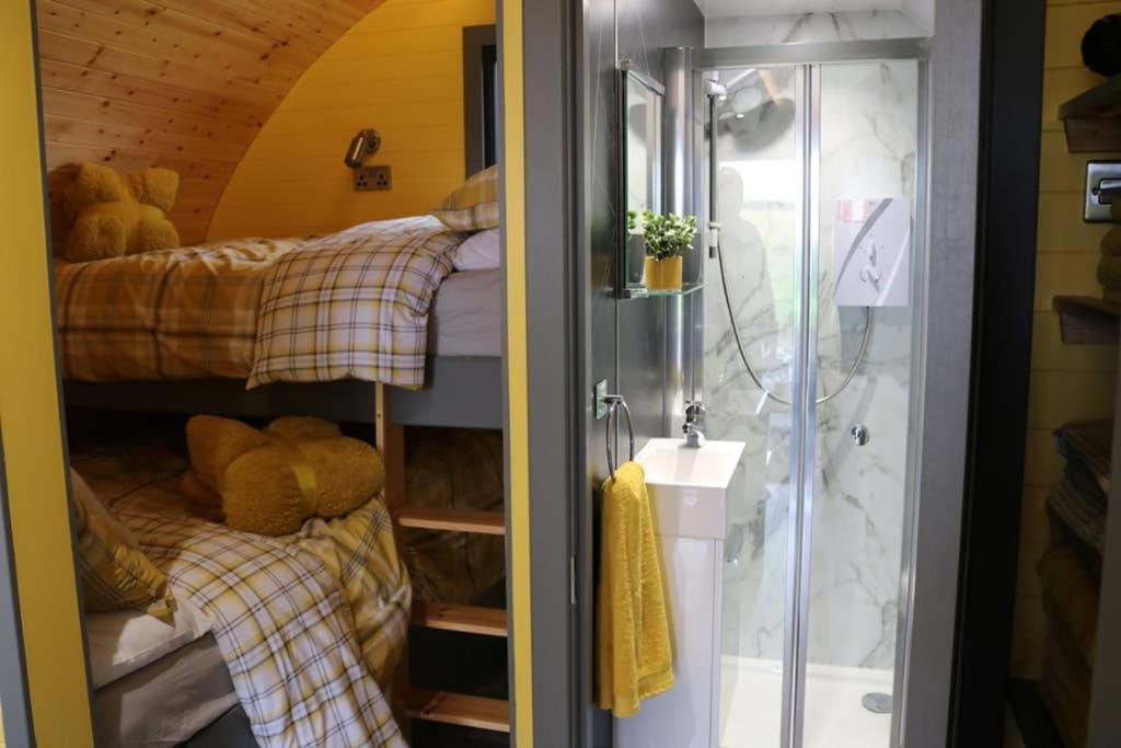 Glampods Glamping Pod - Meet Highland Cows And Sheep Elgin Villa Ngoại thất bức ảnh