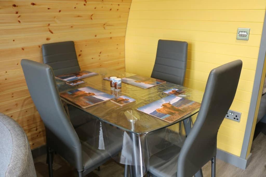 Glampods Glamping Pod - Meet Highland Cows And Sheep Elgin Villa Ngoại thất bức ảnh