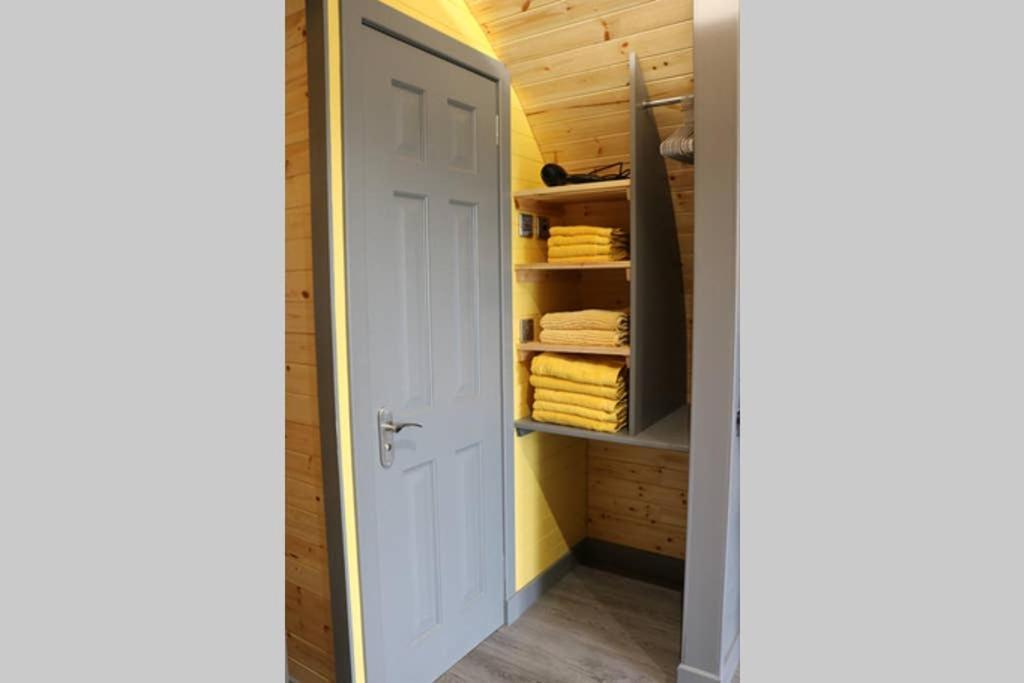 Glampods Glamping Pod - Meet Highland Cows And Sheep Elgin Villa Ngoại thất bức ảnh
