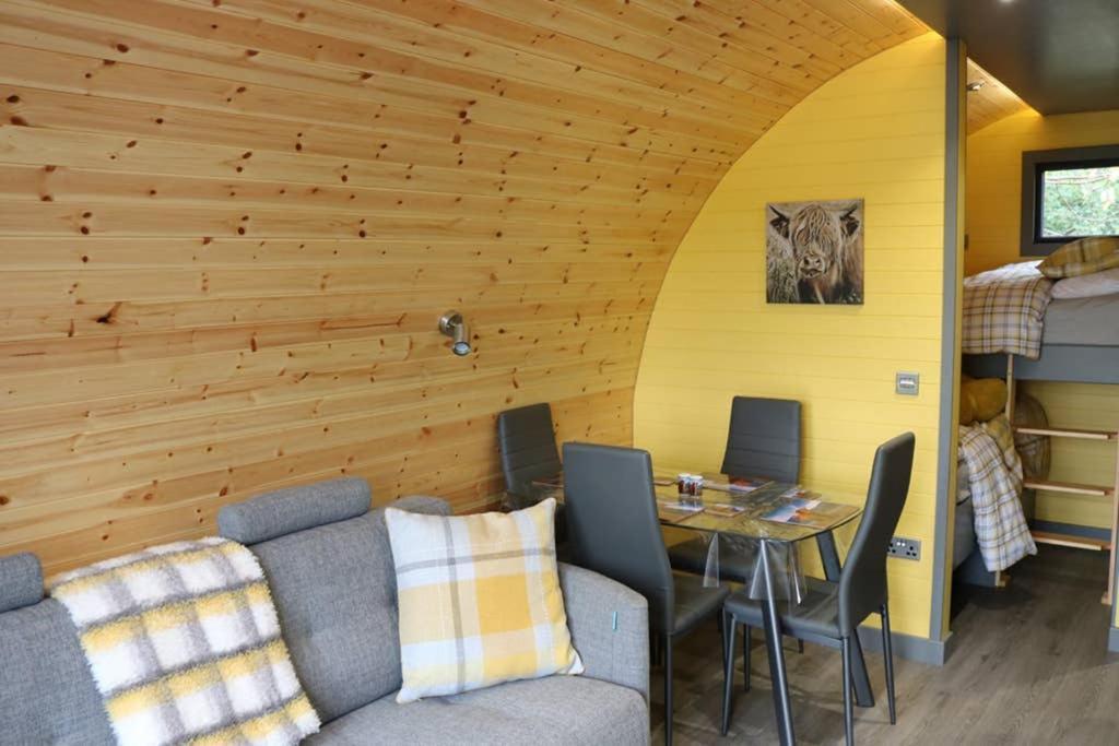 Glampods Glamping Pod - Meet Highland Cows And Sheep Elgin Villa Ngoại thất bức ảnh